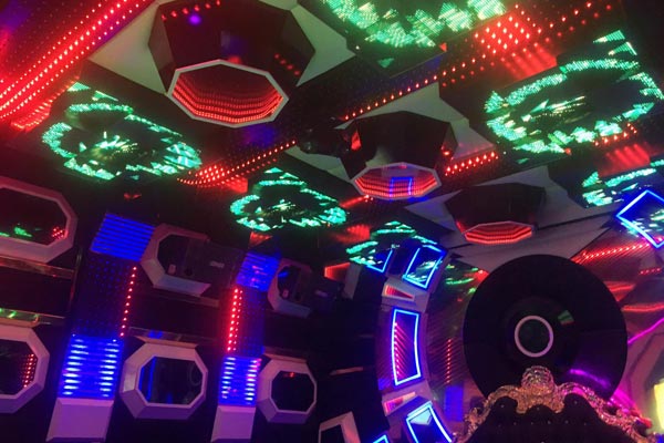 Báo giá thiết kế thi công phòng karaoke đèn Led hiện đại